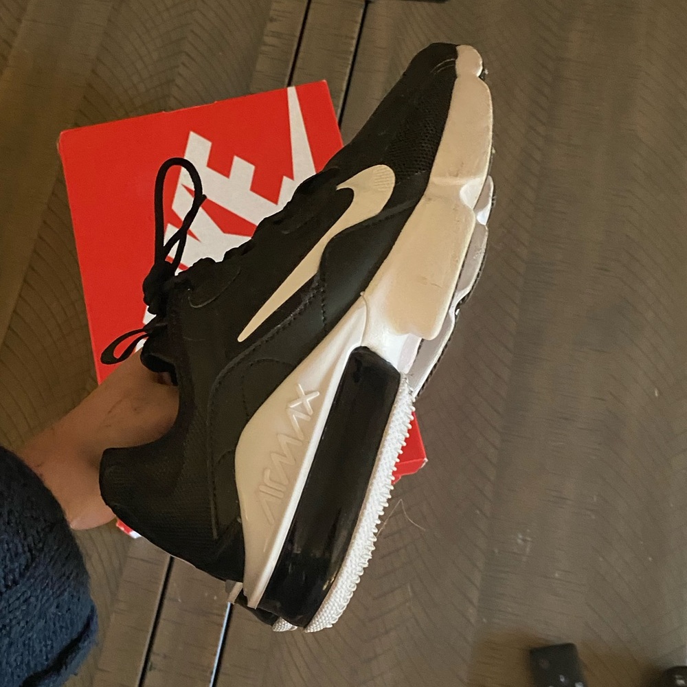 NIKE SHOES